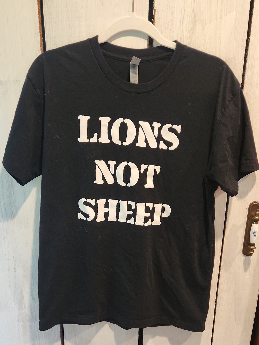 Lions Not Sheep T-Shirt Unisex Size Medium